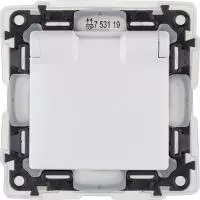 ЭЛМАКС - Valena LIFE IP44.Розетка силовая 2К+З, с защитными шторками и откидной крышкой.Белая элмакс, электротехника, кабель, светотехника, elmax.pro